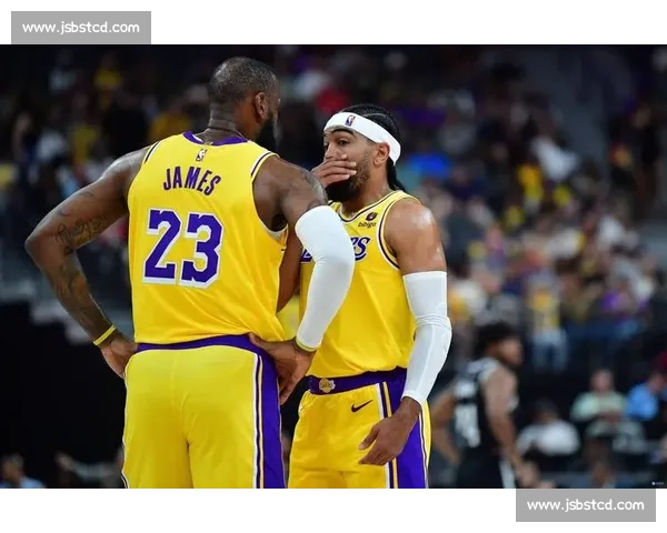 詹眉领衔湖人强势对决活塞青年军赛场看点十足攻防博弈悬念拉满